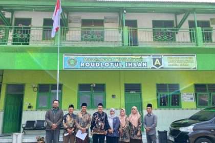 Kunjungan tim manajemen BMTNU Sidoarjo ke MI Roudhotul Ihsan Suko beberapa waktu lalu.